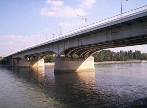 A hétvégén végzi az FKF Nonprofit Zrt. az Árpád híd mosását