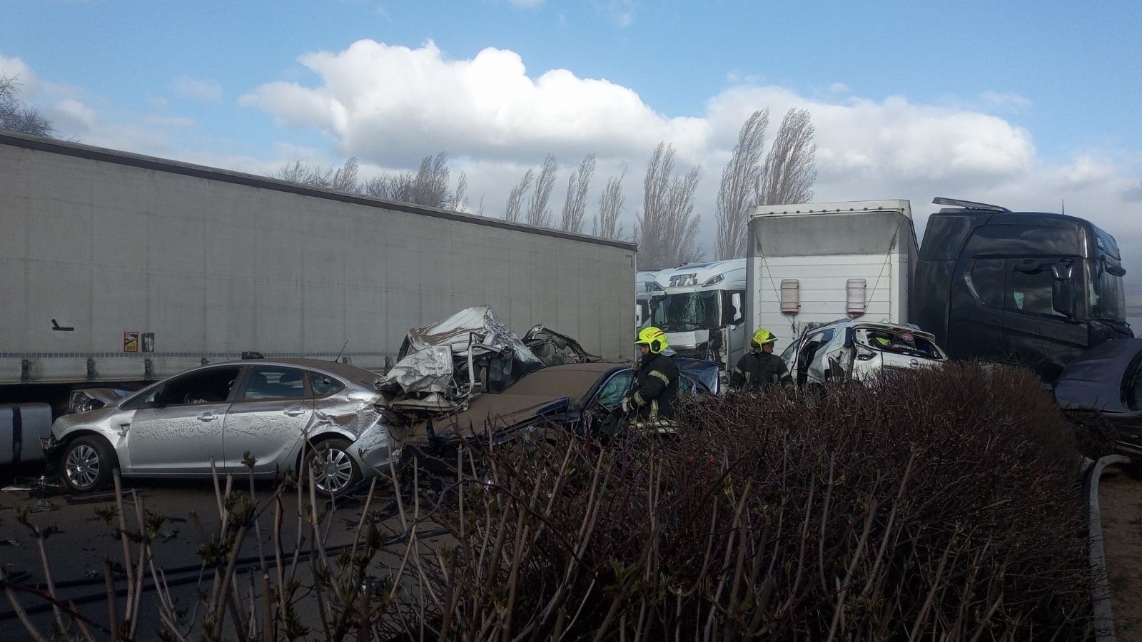 Újra járható az M1-es autópálya - videó a baleset pillanatáról
