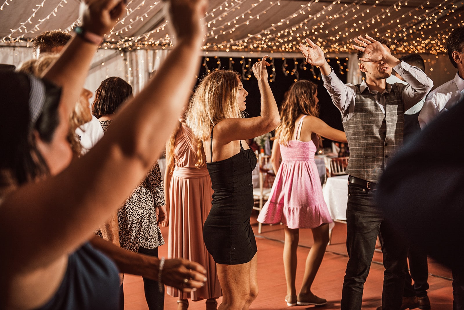 Esküvői zene: Hogyan válassz DJ-t, hogy a lakodalom felejthetetlen legyen?