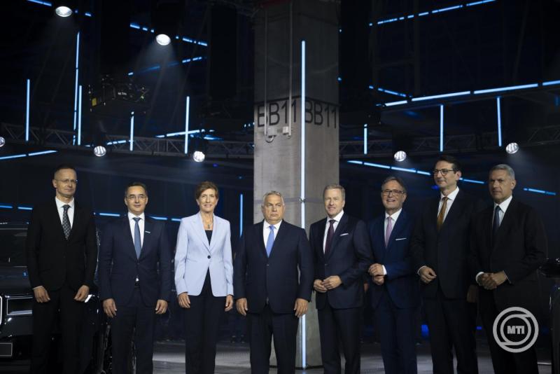 Orbán Viktor: „A BMW egy vagány autó – és mi szeretünk így gondolni saját magunkra”